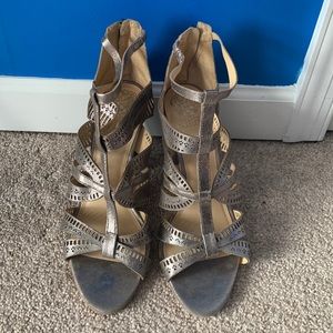 New! Vince Camuto Metallic block heel sandals